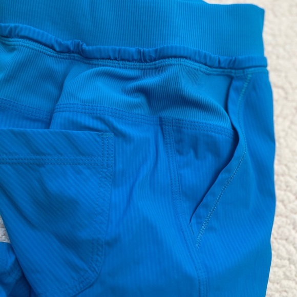 NWT Lululemon Athletica Turquoise Capris Slim-Fit Tailored Size 4 women’s - Picture 7 of 16